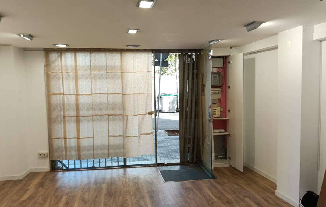 Venta - Local comercial -
Barcelona - Sants