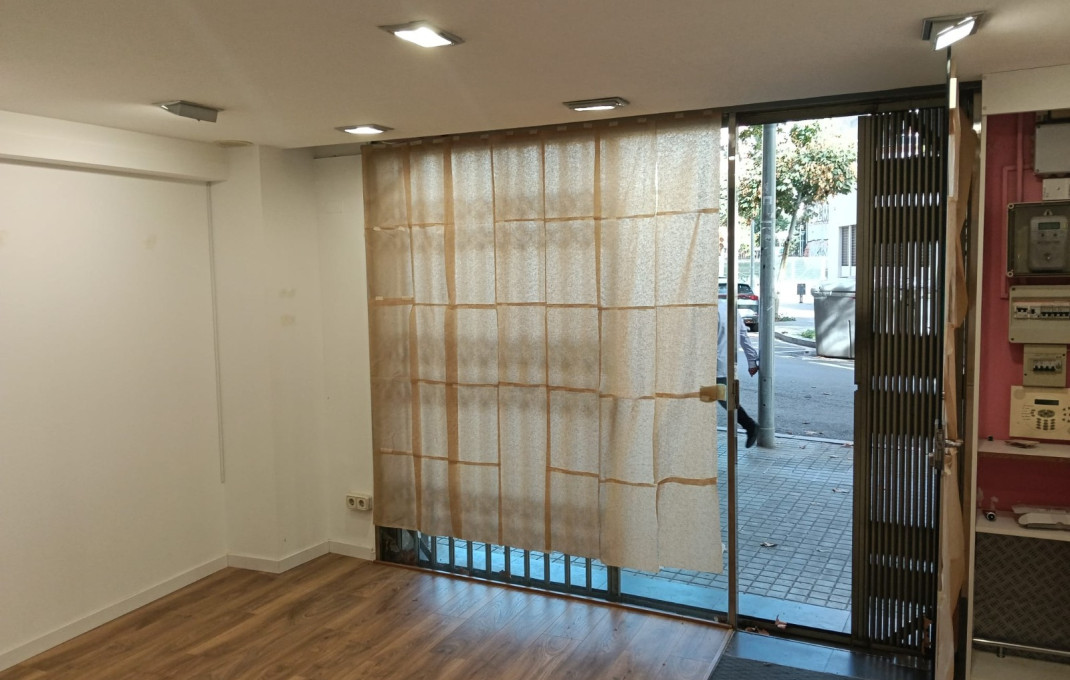 Venta - Local comercial -
Barcelona - Sants
