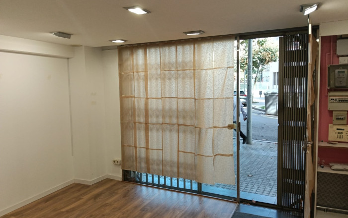Venta - Local comercial -
Barcelona - Sants