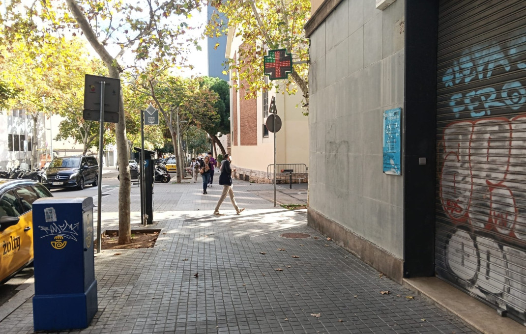 Venta - Local comercial -
Barcelona - Sants