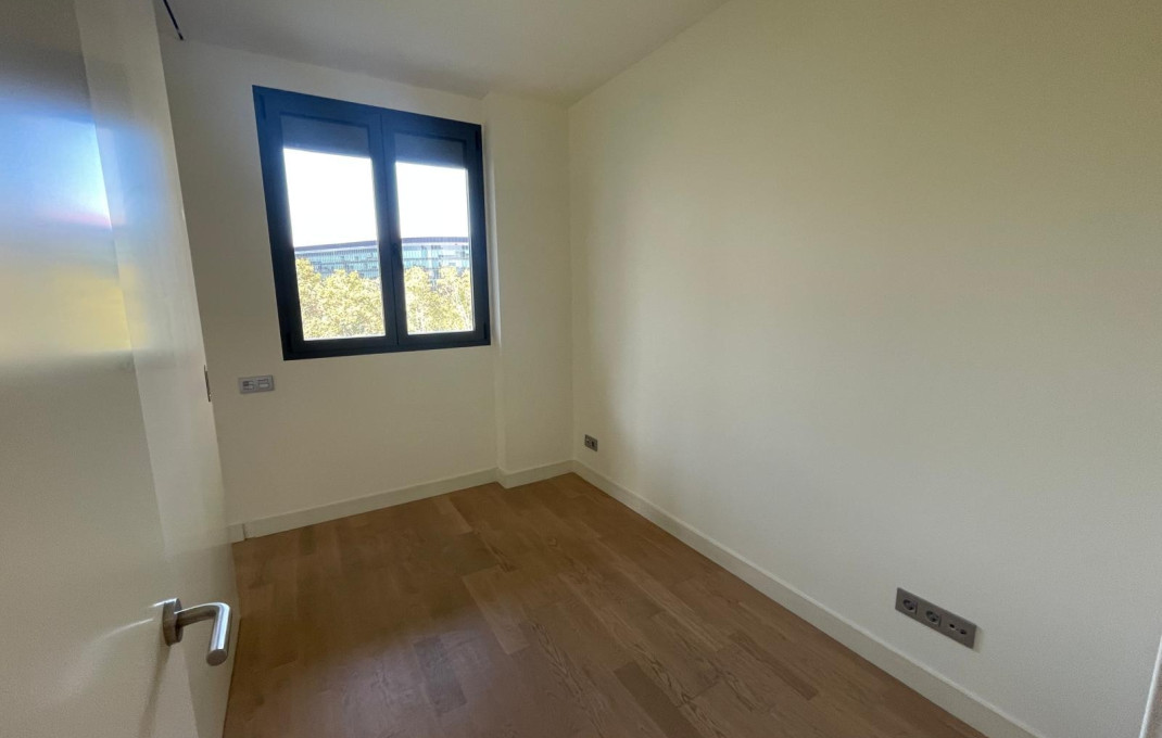 Sale - Piso -
Barcelona - Les corts