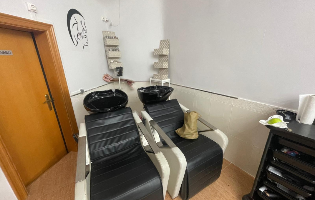 Traspaso - Peluquerias y Estetica -
Barcelona - Sant Antoni