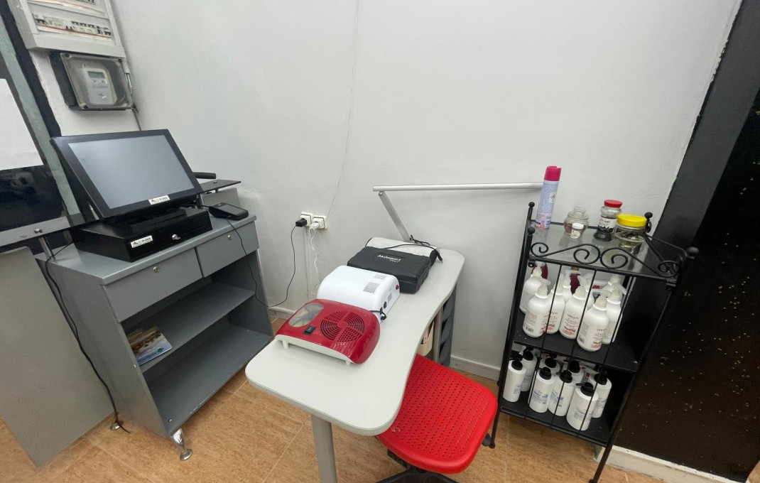 Traspaso - Peluquerias y Estetica -
Barcelona - Sant Antoni