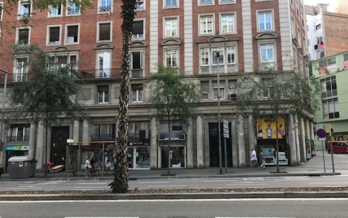 Venta - Local comercial -
Barcelona - Eixample Izquierdo