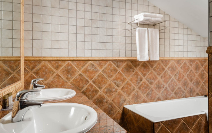 Venta - Hotel 3 Estrellas -
Lleida  - Lleida