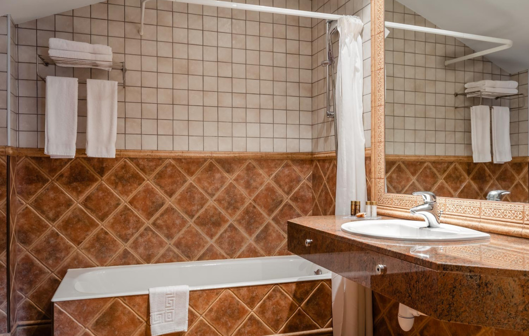 Venta - Hotel 3 Estrellas -
Lleida  - Lleida