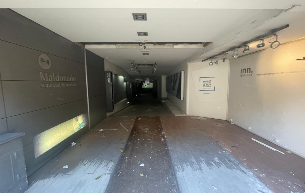 Alquiler - Local comercial -
Barcelona - Eixample Derecho