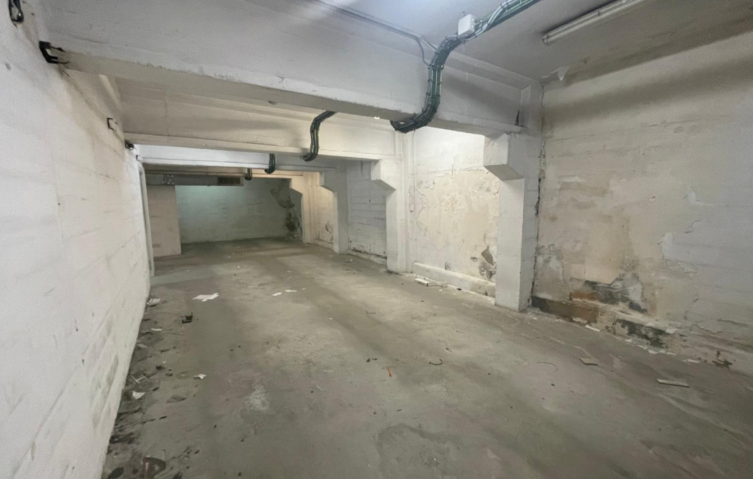 Alquiler - Local comercial -
Barcelona - Eixample Derecho