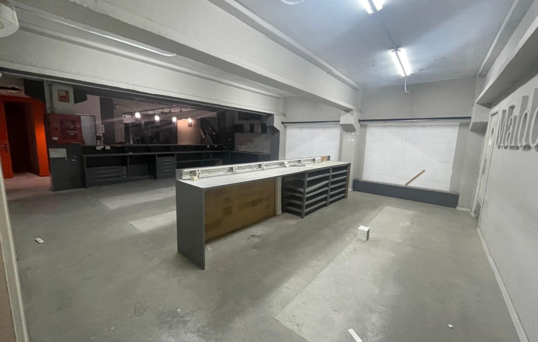 Alquiler - Local comercial -
Barcelona - Eixample Derecho