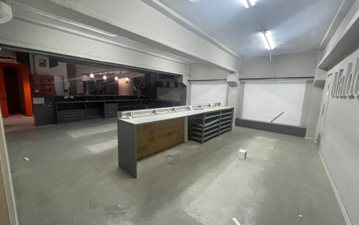 Alquiler - Local comercial -
Barcelona - Eixample Derecho