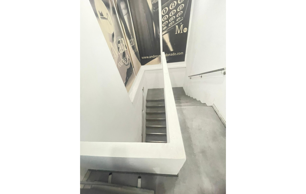 Alquiler - Local comercial -
Barcelona - Eixample Derecho