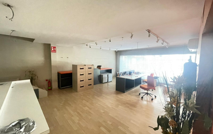 Alquiler - Local comercial -
Barcelona - Eixample Derecho