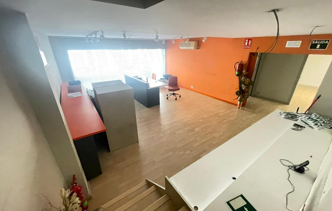 Alquiler - Local comercial -
Barcelona - Eixample Derecho