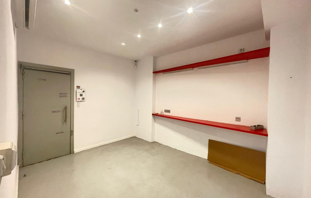 Alquiler - Local comercial -
Barcelona - Eixample Derecho