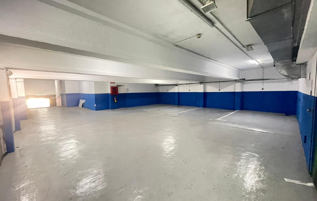 Alquiler - Local comercial -
Barcelona - Eixample Derecho