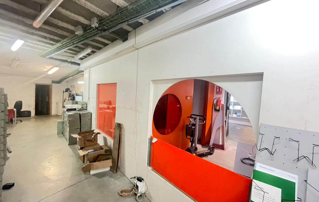 Alquiler - Local comercial -
Barcelona - Eixample Derecho