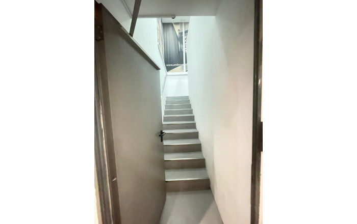 Alquiler - Local comercial -
Barcelona - Eixample Derecho