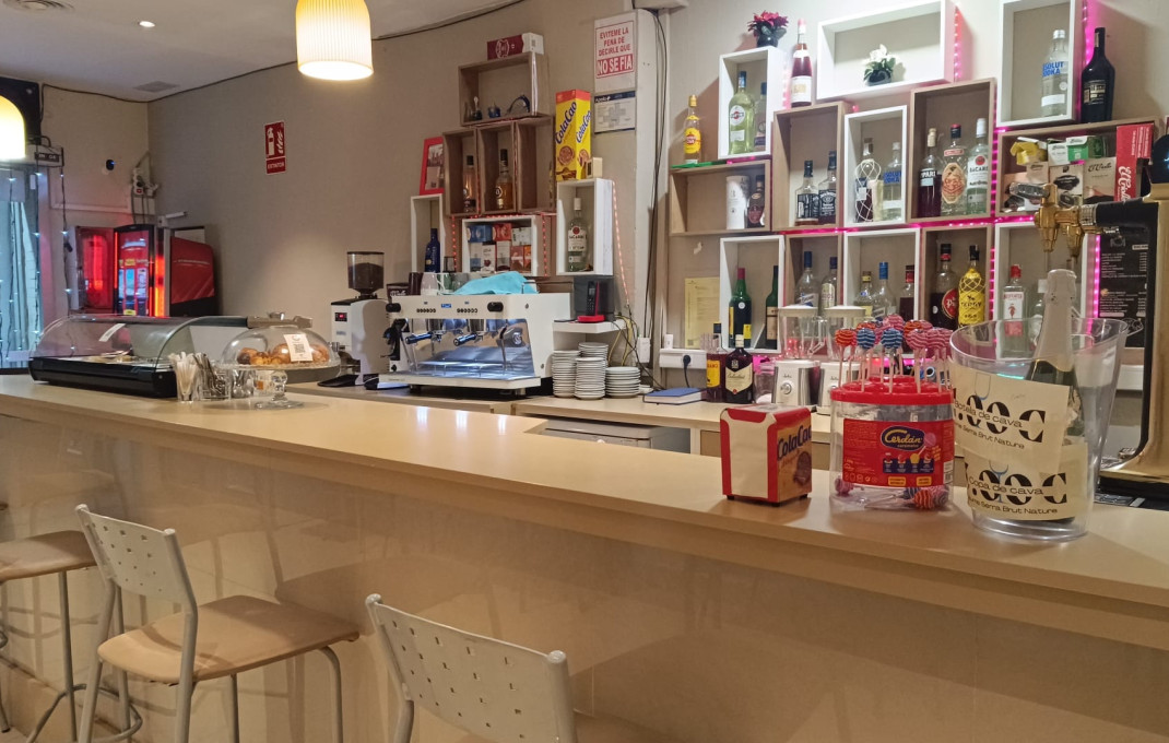 Traspaso - Bar-Cafeteria -
Sant Feliu