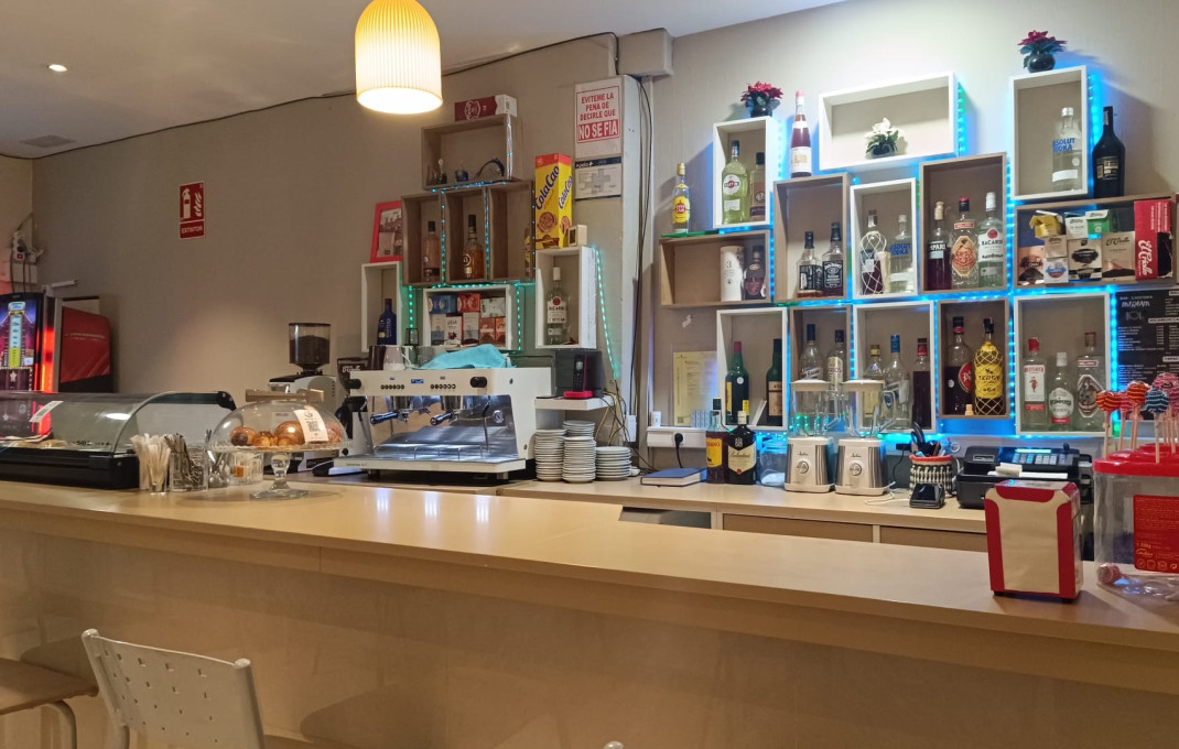 Traspaso - Bar-Cafeteria -
Sant Feliu