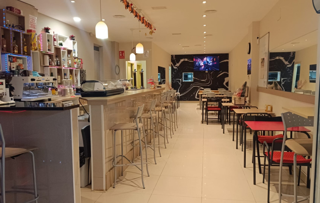 Traspaso - Bar-Cafeteria -
Sant Feliu