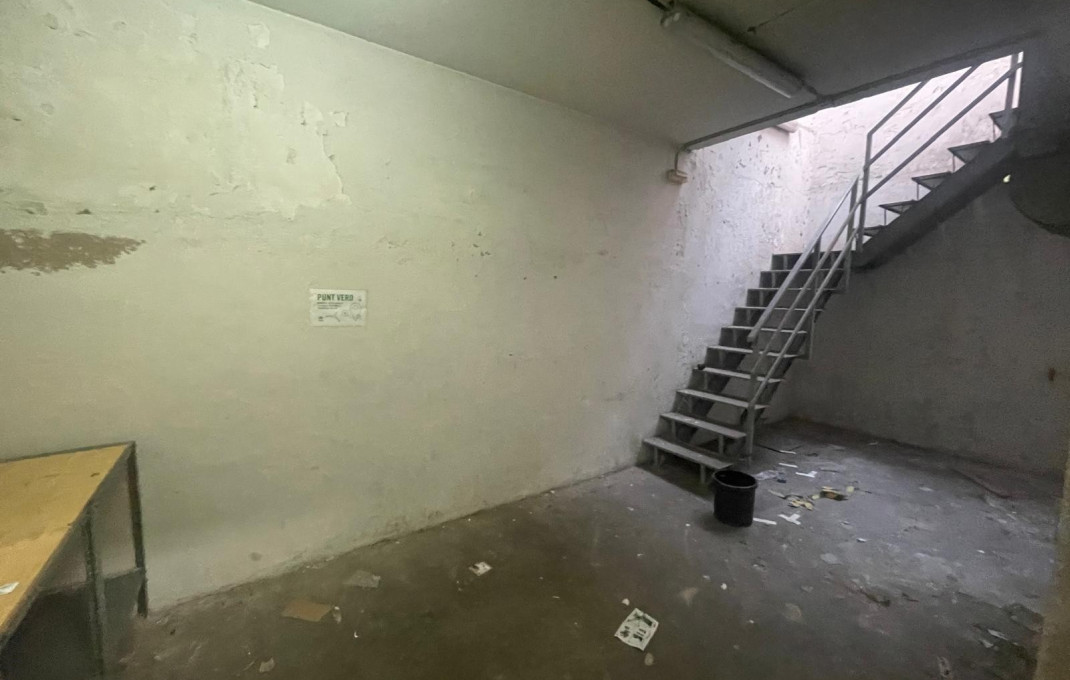 Sale - Local comercial -
Barcelona - Eixample Derecho