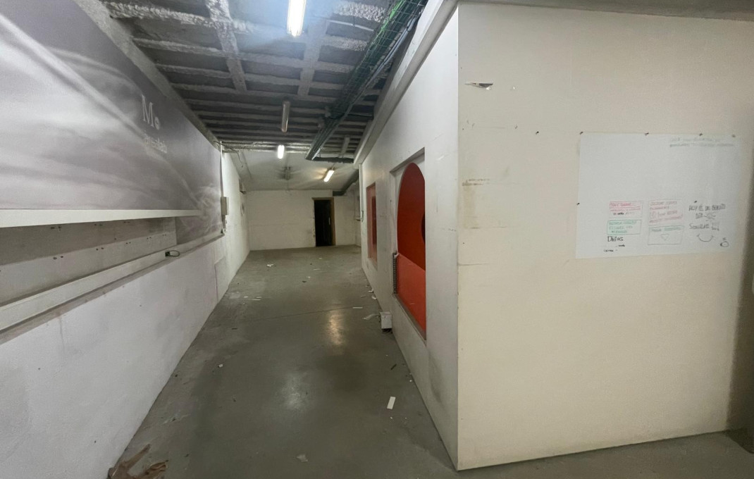 Sale - Local comercial -
Barcelona - Eixample Derecho