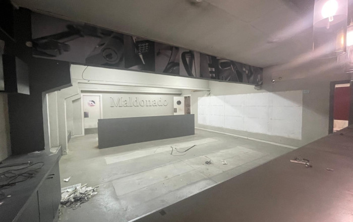 Sale - Local comercial -
Barcelona - Eixample Derecho