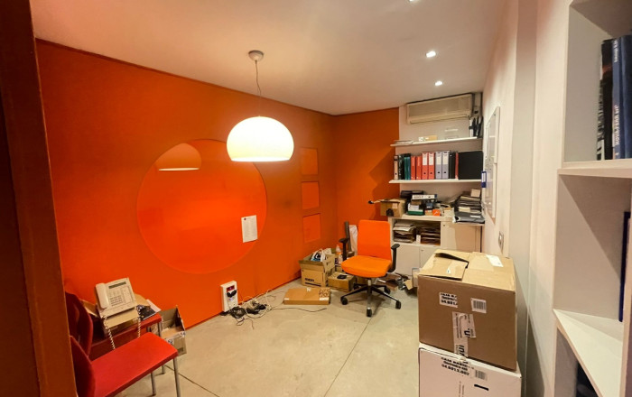 Sale - Local comercial -
Barcelona - Eixample Derecho