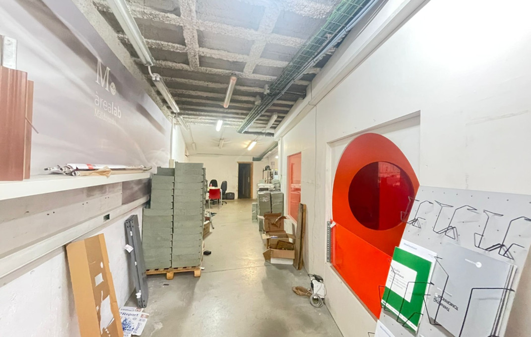 Sale - Local comercial -
Barcelona - Eixample Derecho