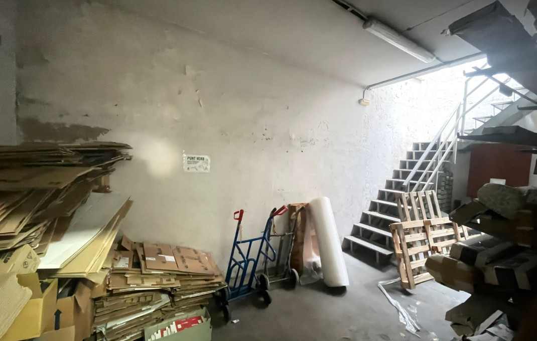 Sale - Local comercial -
Barcelona - Eixample Derecho