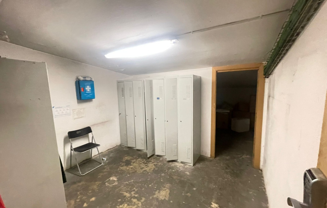 Sale - Local comercial -
Barcelona - Eixample Derecho