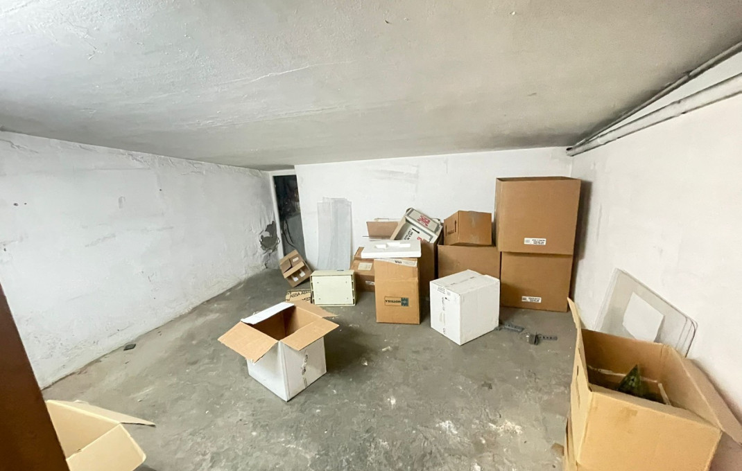 Sale - Local comercial -
Barcelona - Eixample Derecho