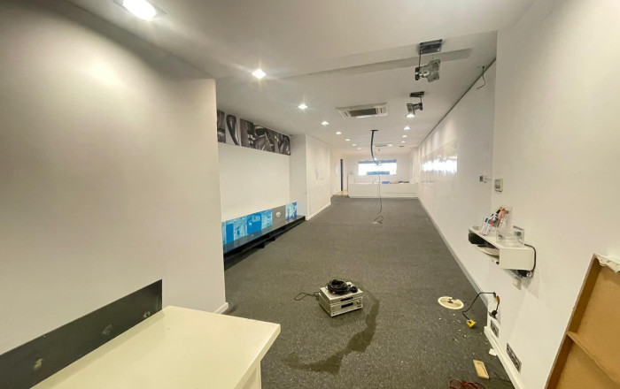 Sale - Local comercial -
Barcelona - Eixample Derecho