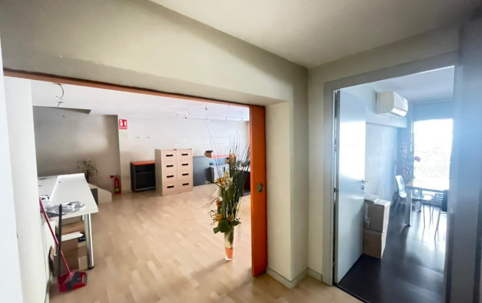 Sale - Local comercial -
Barcelona - Eixample Derecho