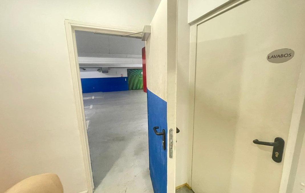 Sale - Local comercial -
Barcelona - Eixample Derecho