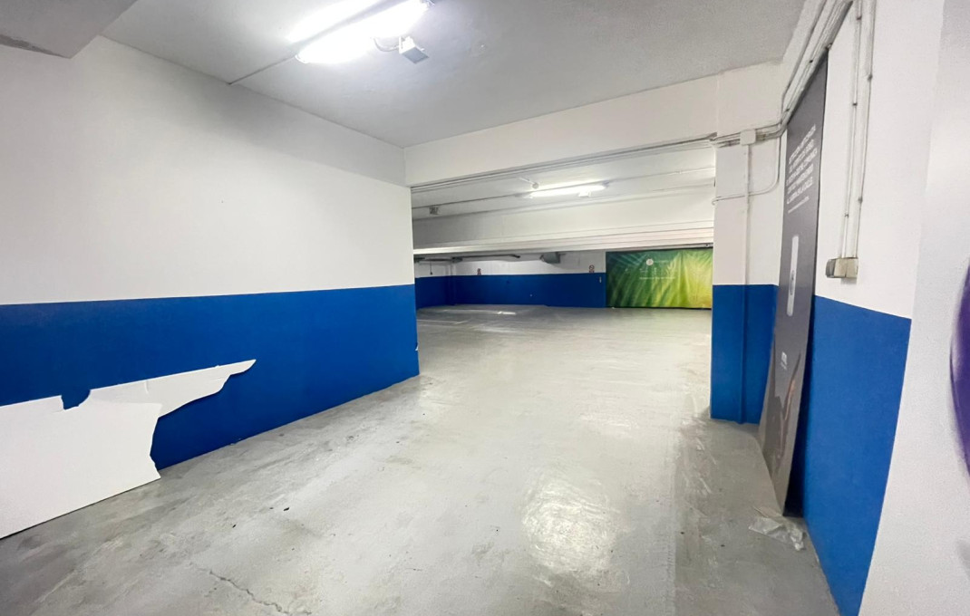 Sale - Local comercial -
Barcelona - Eixample Derecho