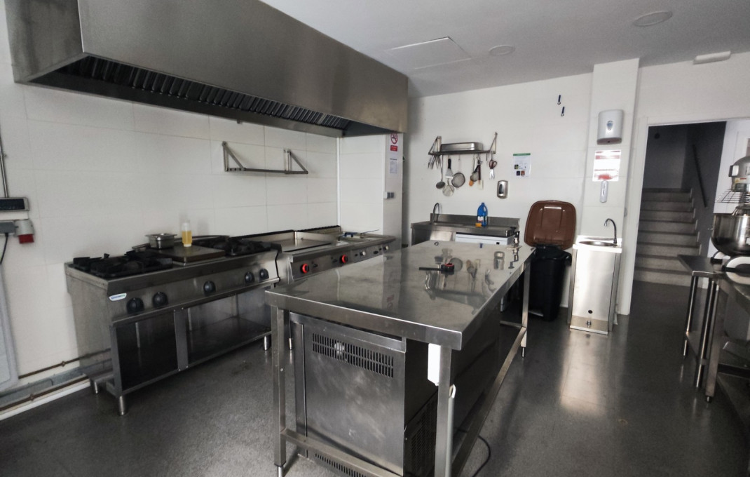 Traspaso - Cocina industrial -
Barcelona - Guinardo