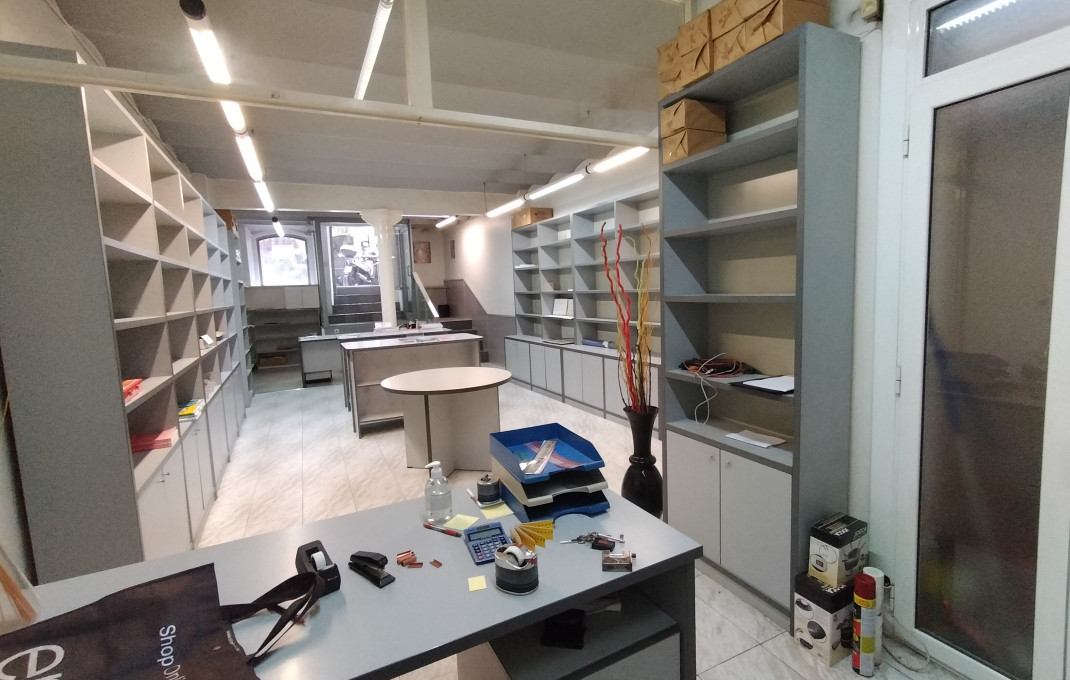 Venta - Local comercial -
Barcelona - Eixample Derecho