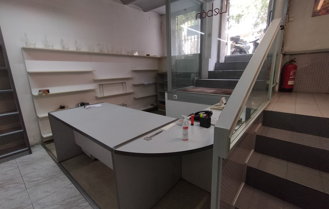 Venta - Local comercial -
Barcelona - Eixample Derecho