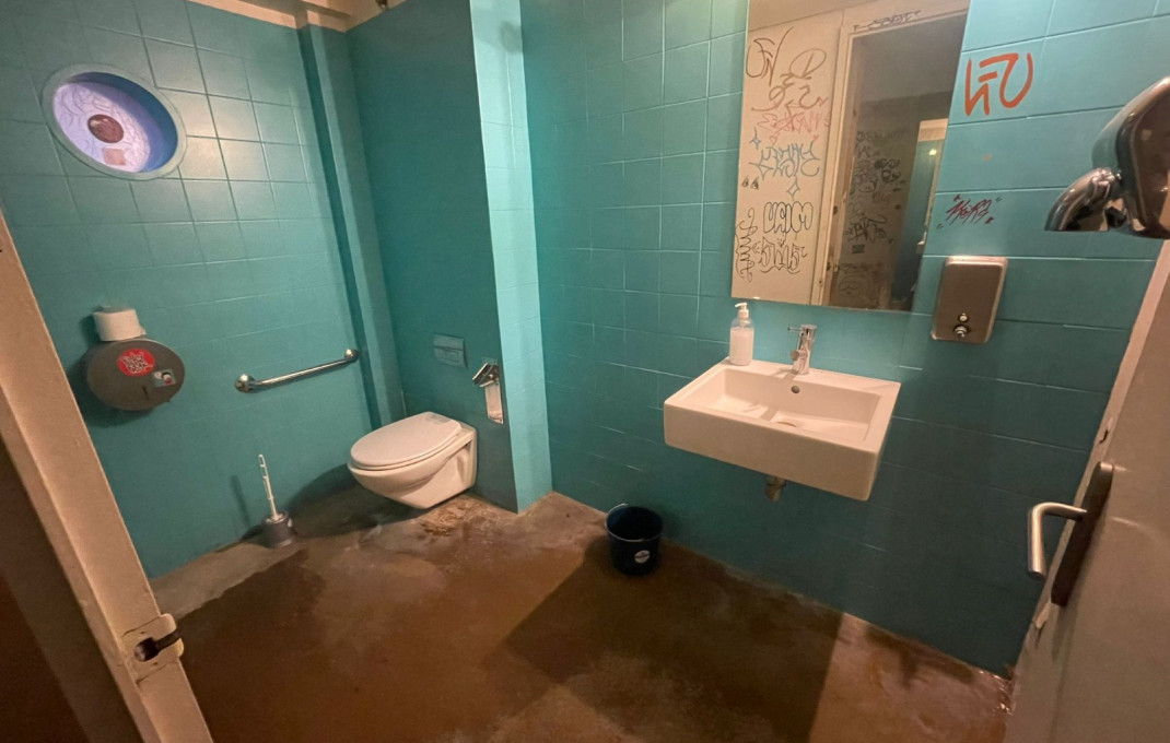 Sale - Bar Restaurante -
Barcelona - Ciutat Vella, Raval