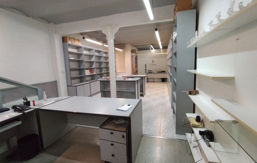 Venta - Local comercial -
Barcelona - Eixample Derecho
