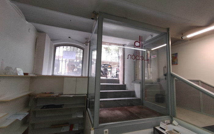 Venta - Local comercial -
Barcelona - Eixample Derecho
