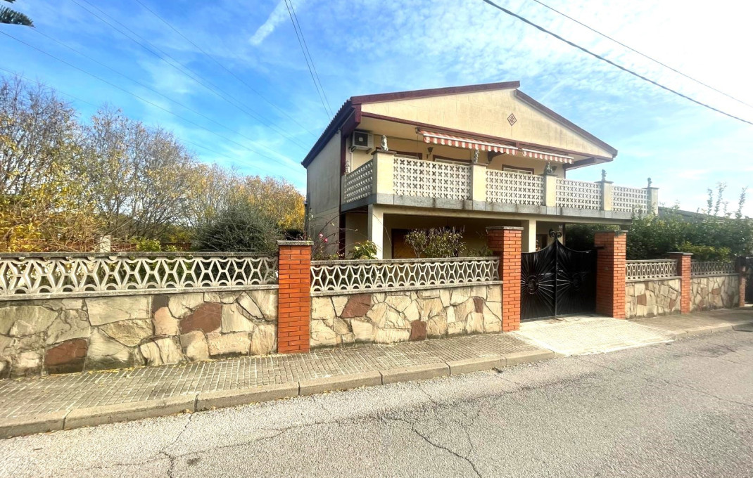 Venta - Casa -
Castellbisbal