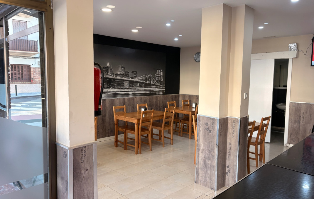 Traspaso - Bar-Cafeteria -
Cornella de Llobregat - Centro