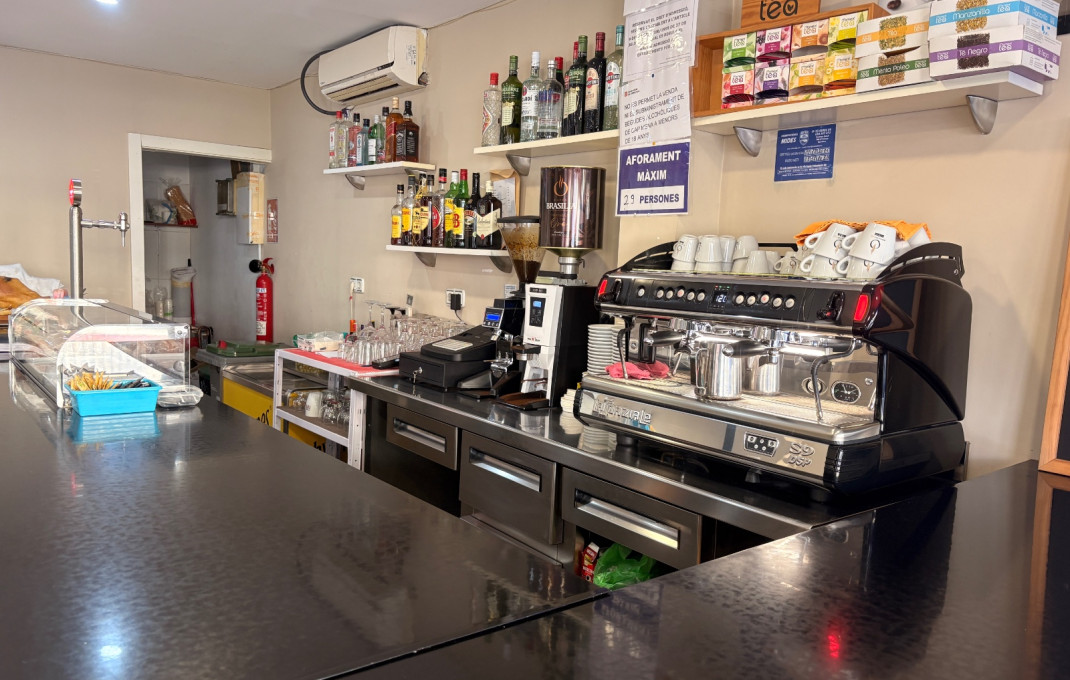 Traspaso - Bar-Cafeteria -
Cornella de Llobregat - Centro
