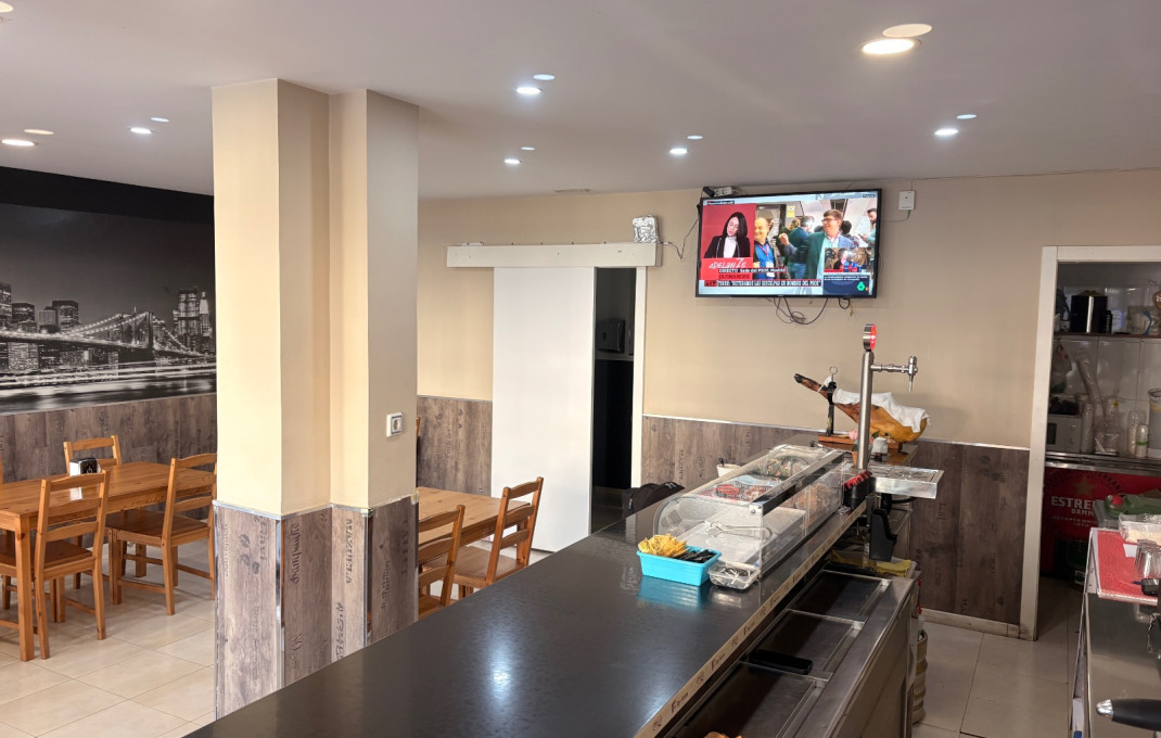 Traspaso - Bar-Cafeteria -
Cornella de Llobregat - Centro
