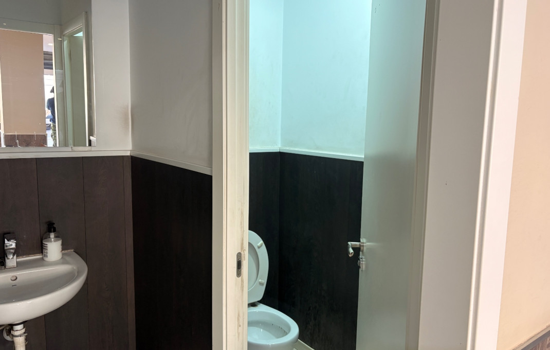 Traspaso - Bar-Cafeteria -
Cornella de Llobregat - Centro