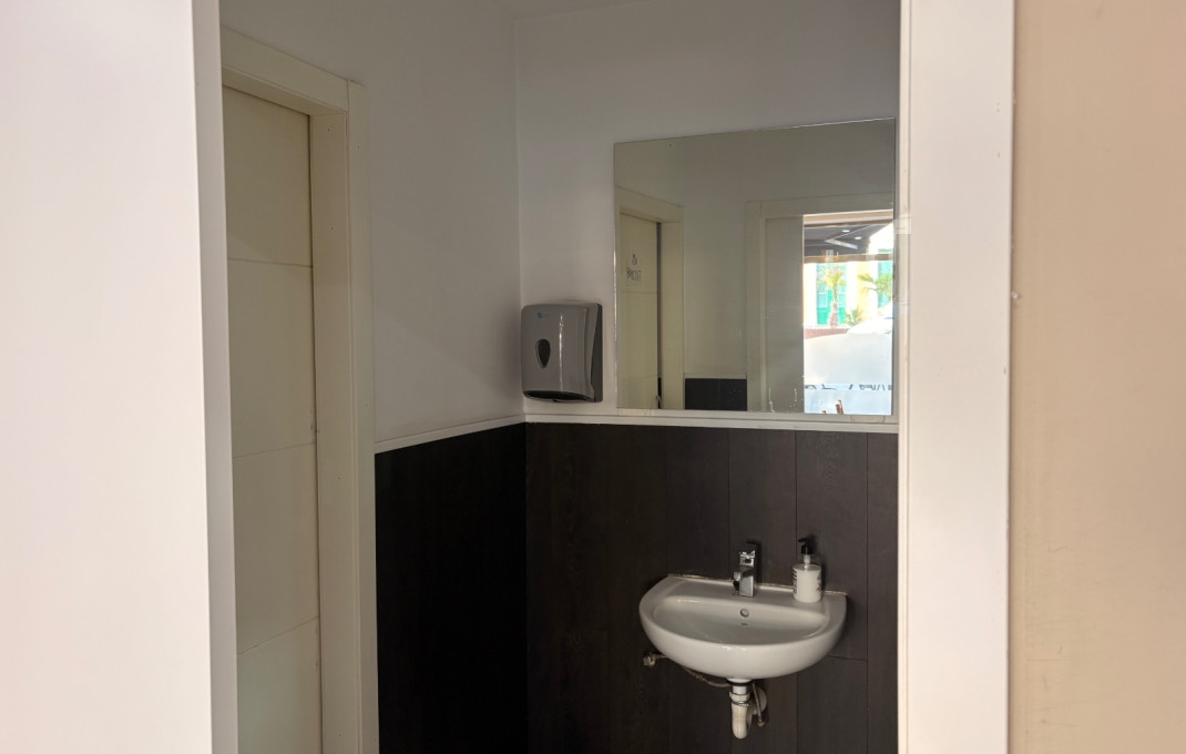 Traspaso - Bar-Cafeteria -
Cornella de Llobregat - Centro