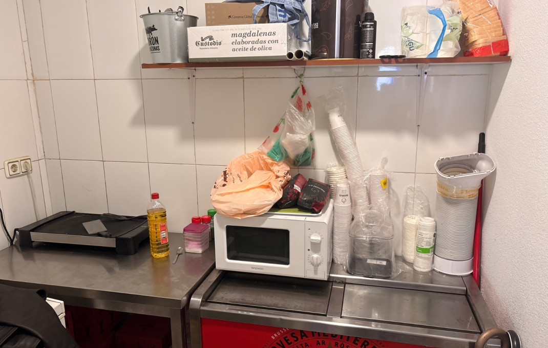 Traspaso - Bar-Cafeteria -
Cornella de Llobregat - Centro