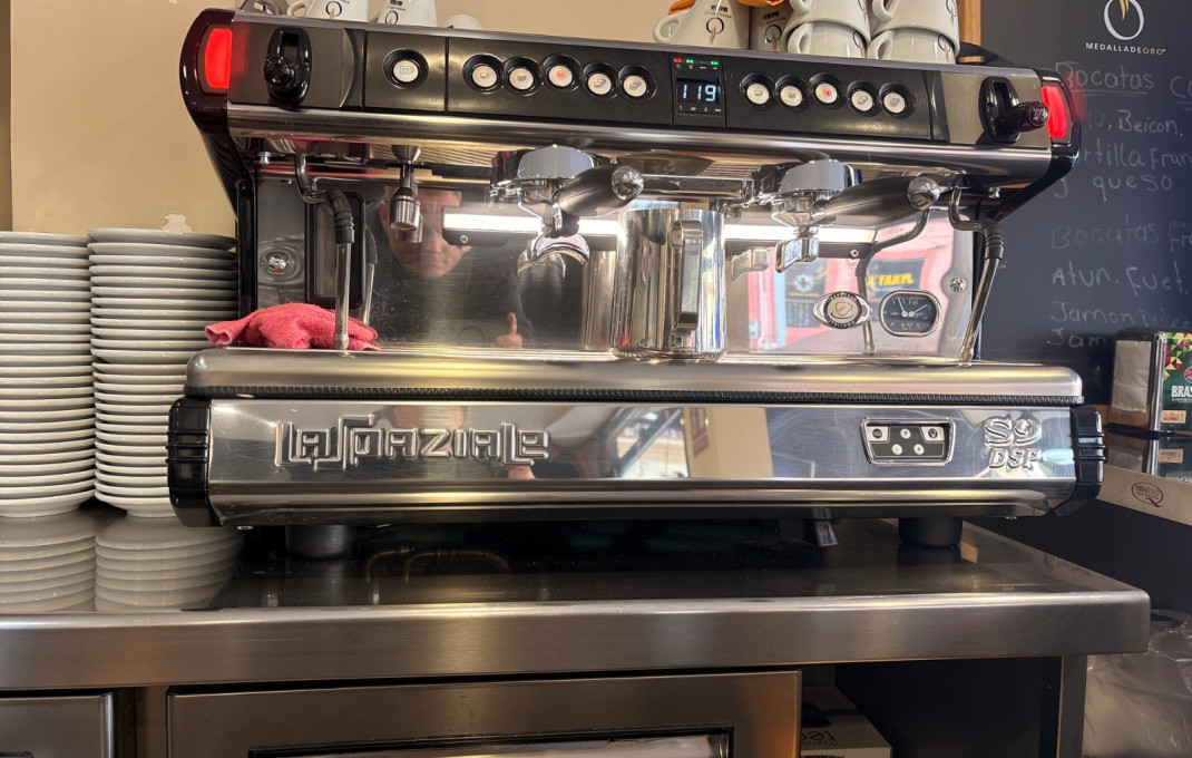 Traspaso - Bar-Cafeteria -
Cornella de Llobregat - Centro